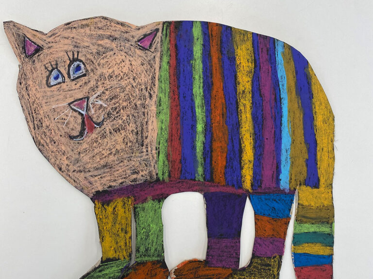 Kinder basteln im Art LIFE Kreativkurs in Wollerau eigene Objekte